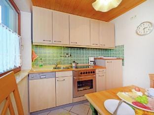 Moderne Ferienwohnung mit Garten in Eimelrod Hotel in Willingen
