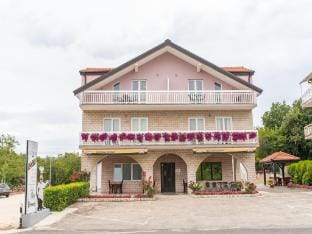 Spacious Imotski Apartment Hotel in Imotski