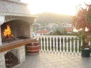 Apartment in Vinisce 100m from the Sea Hotel in Split-Dalmatia County