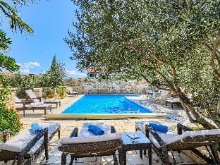 Villa on Murter with Pool and Sea View Hotel in Murter