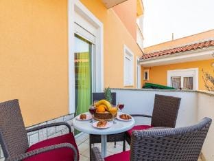 Cozy Banjole Pool Retreat Hotel in Banjole