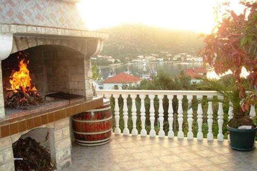 Coastal Comfort in Vinisce Hotel in Split-Dalmatia County