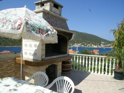 Coastal Comfort in Vinisce Hotel in Split-Dalmatia County