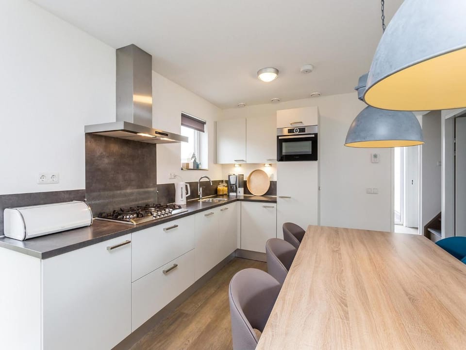 Spacious, modern and child-friendly villa in Limburg Resort in Roggel