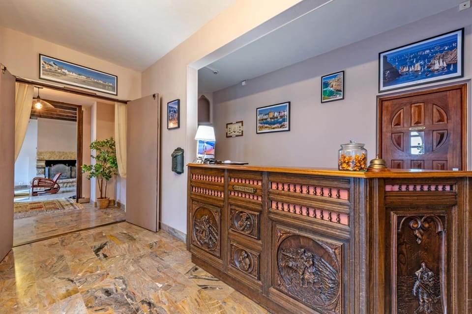 Logis Hotel De La Corniche Hotel in Brest