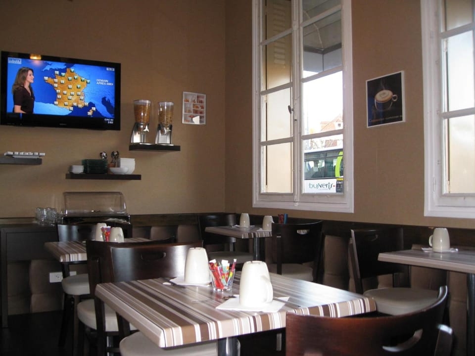 Hotel De l'Univers Hotel in Caen