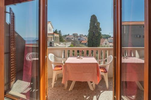 Apartments and rooms by the sea Sumartin, Brac - 13285 Hotel in Split-Dalmatia County