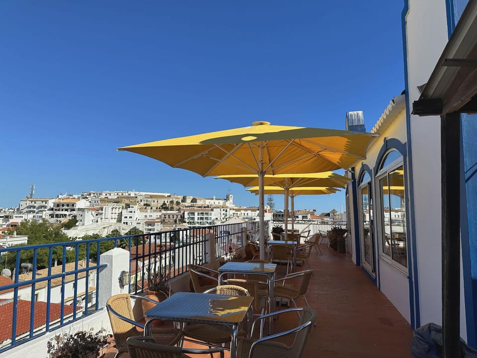 Apartamentos Turisticos Regina Apartment hotel in Guia
