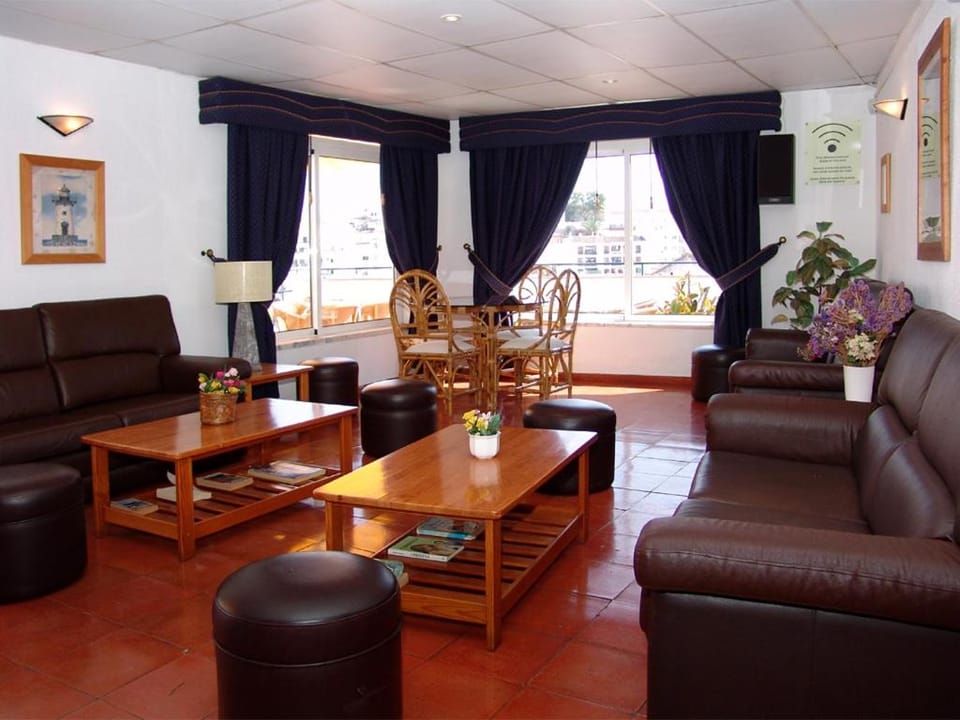 Shared lounge/TV area