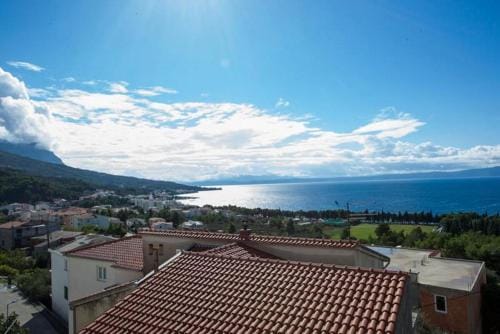 Apartments and rooms with parking space Tucepi, Makarska - 13056 Hotel in Tučepi