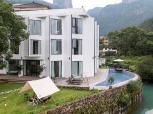 Nanxi River Meets Cloud Cliff B&B Hotel in Zhejiang