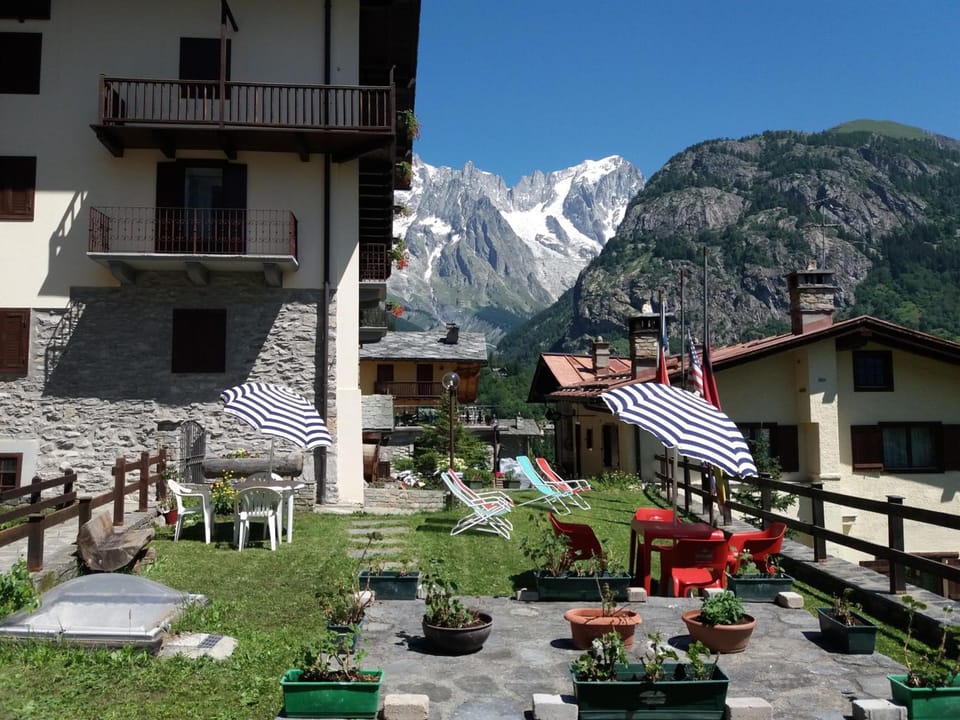 Hotel Ottoz Meuble Hotel in Courmayeur