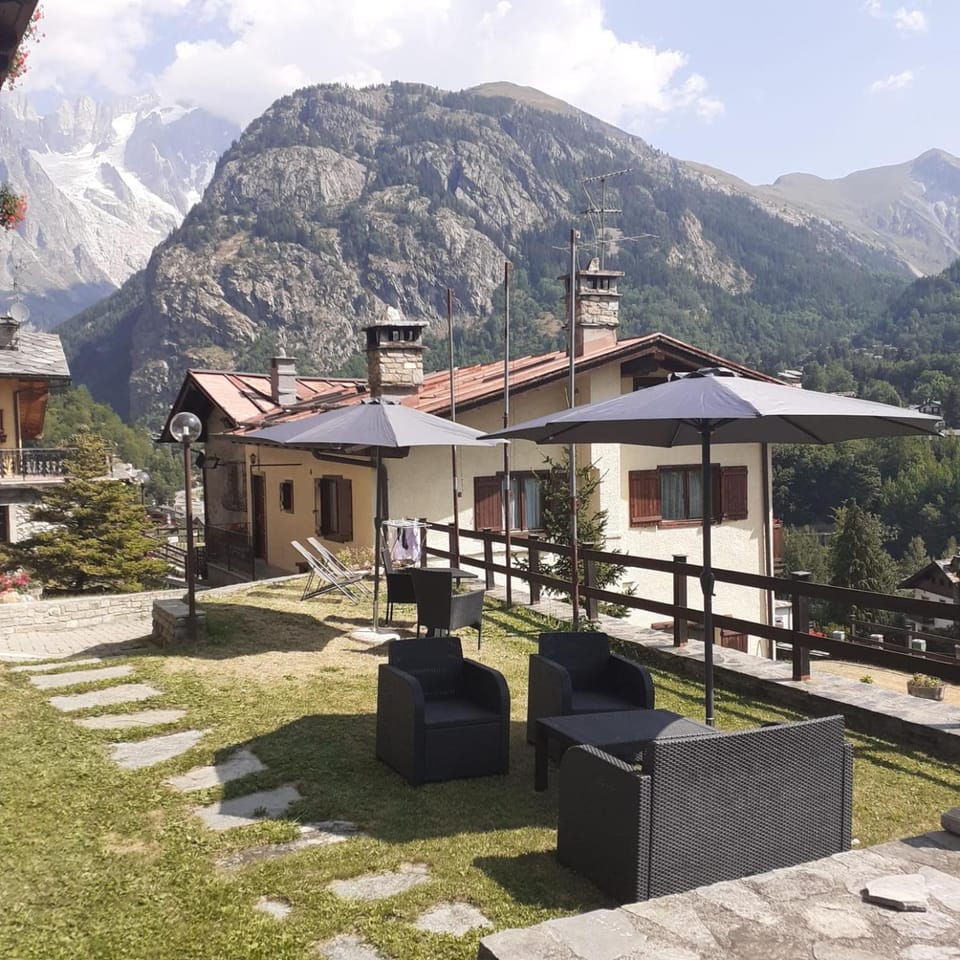 Hotel Ottoz Meuble Hotel in Courmayeur