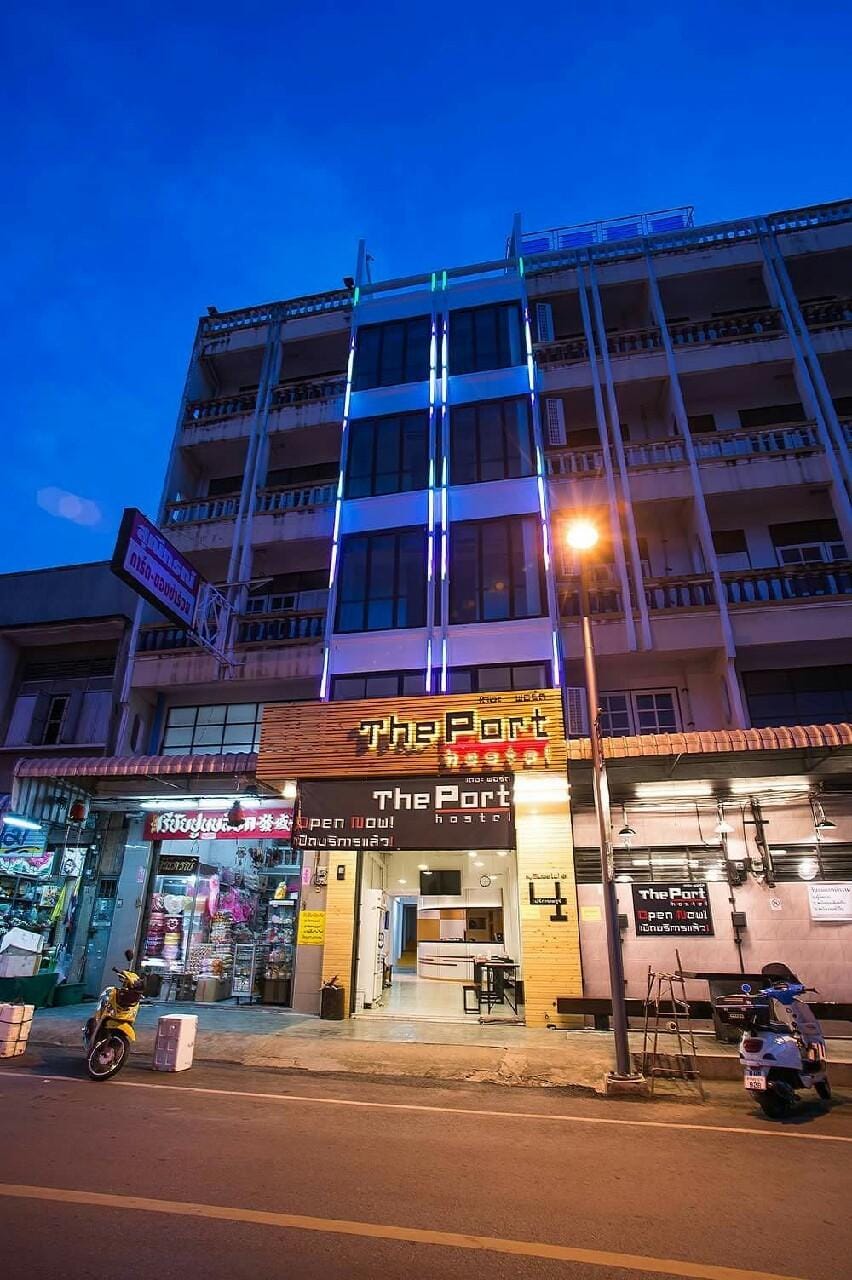 THE PORT HOSTEL BY SUWATCHAI Hostel in Surat Thani Changwat