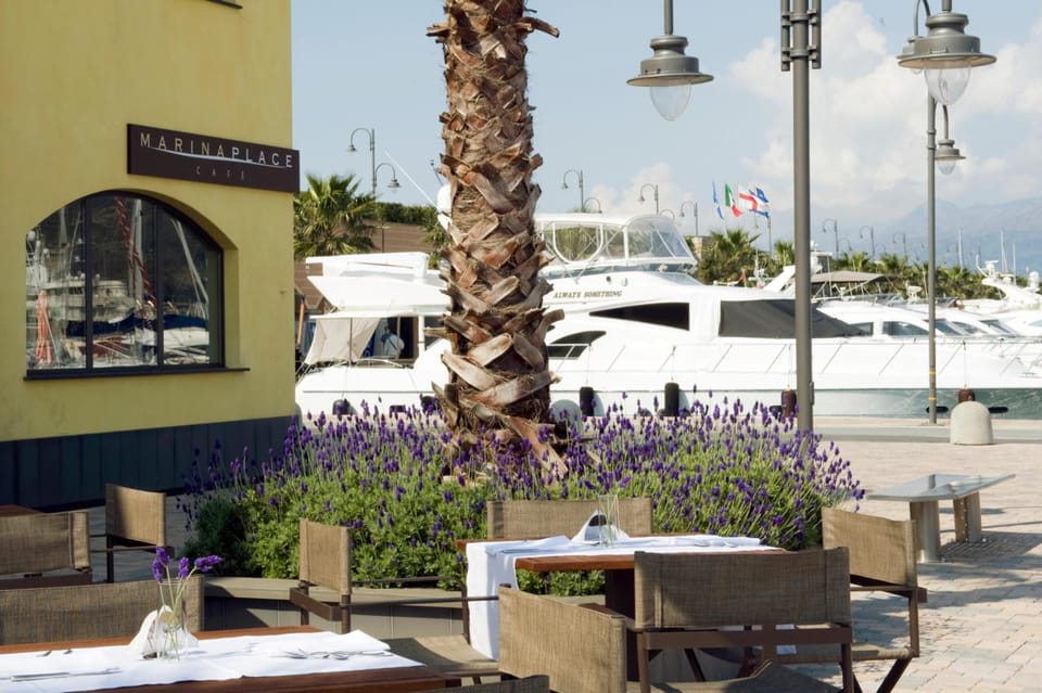 Marina Place Resort Hotel in Genoa