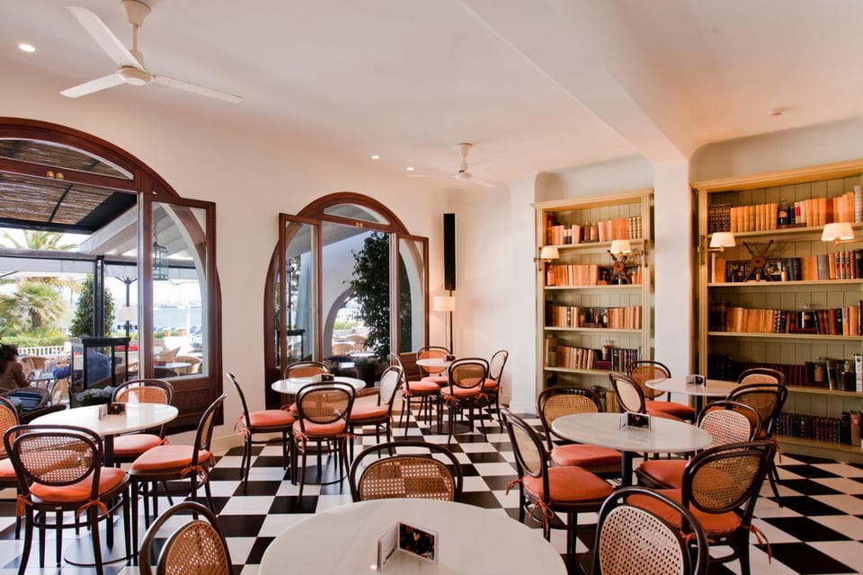Bar/lounge