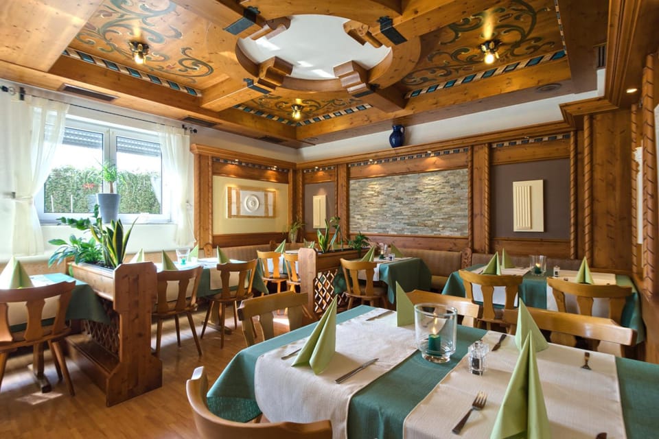 Gastehaus Mythos Hotel in Rust