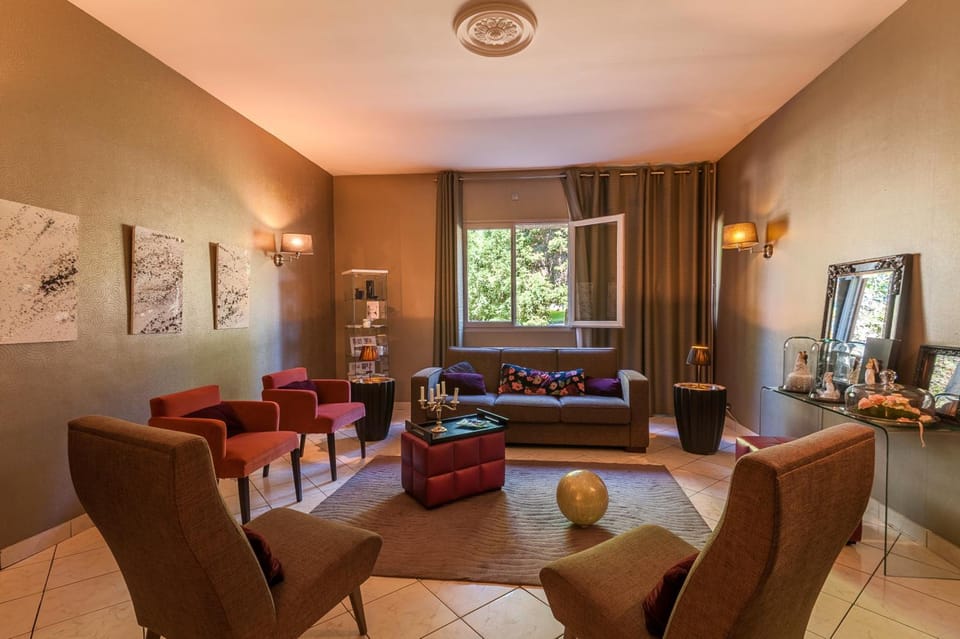 Shared lounge/TV area