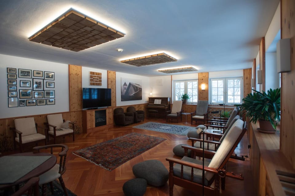 Shared lounge/TV area
