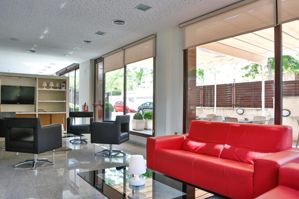 Shared lounge/TV area