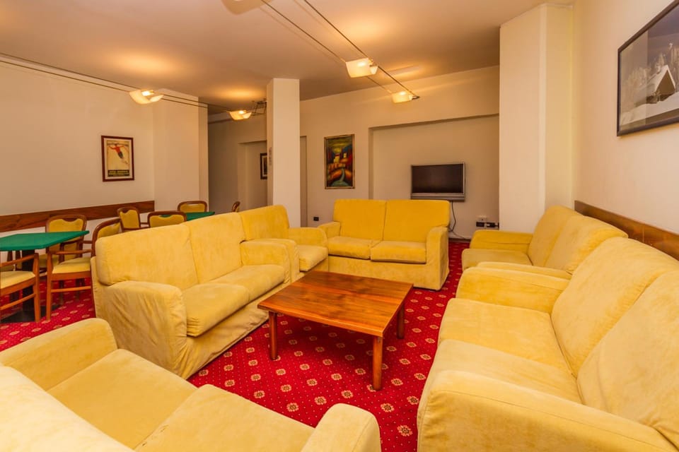 Shared lounge/TV area