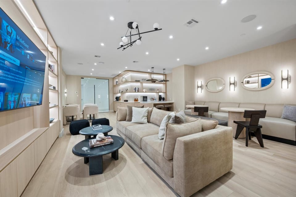 Shared lounge/TV area