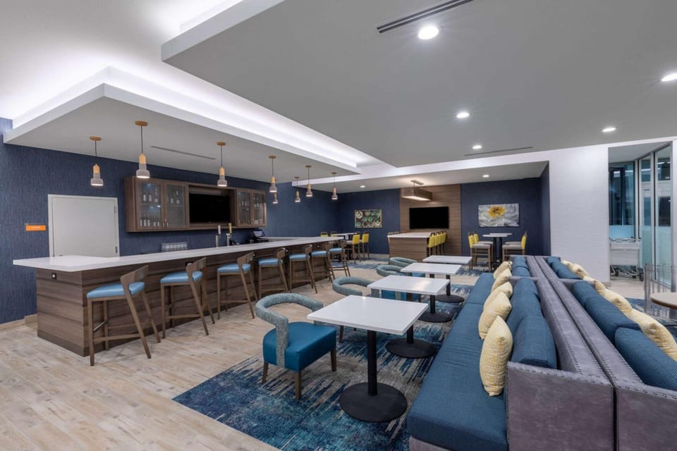 La Quinta Inn & Suites by Wyndham Round Rock near Kalahari Hotel in Round Rock