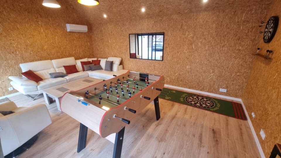 Le Bois aux Cerfs Hotel in Île-de-France