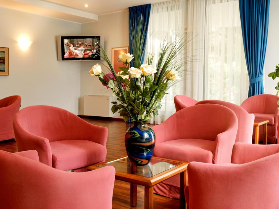 Shared lounge/TV area