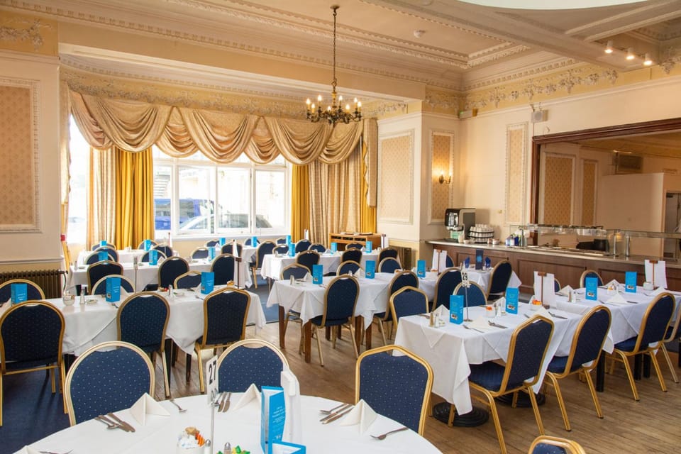 TLH Victoria Hotel - TLH Leisure, Entertainment and Spa Resort Hotel in Torquay