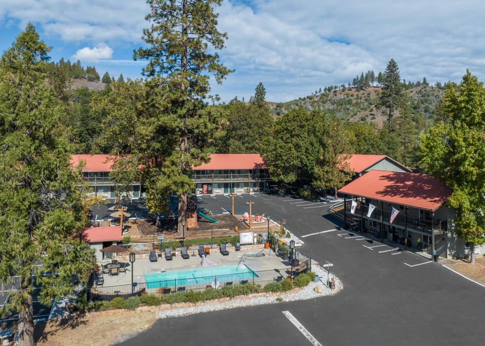 Yosemite Westgate Lodge Hotel in Tuolumne County
