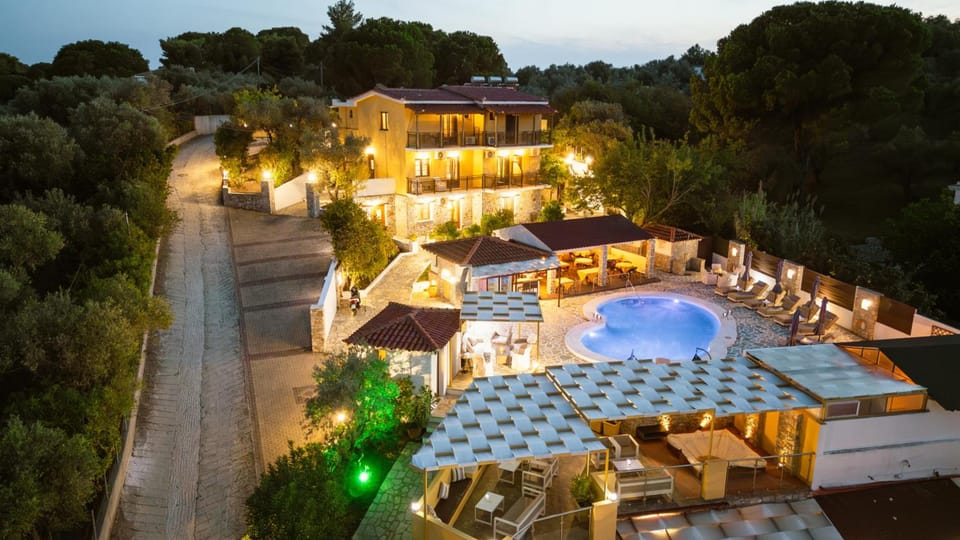 Skiathos Island Suites Apartment hotel in Troulos