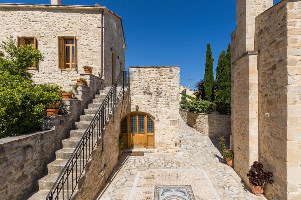 Arcus Suites Hotel in Crete