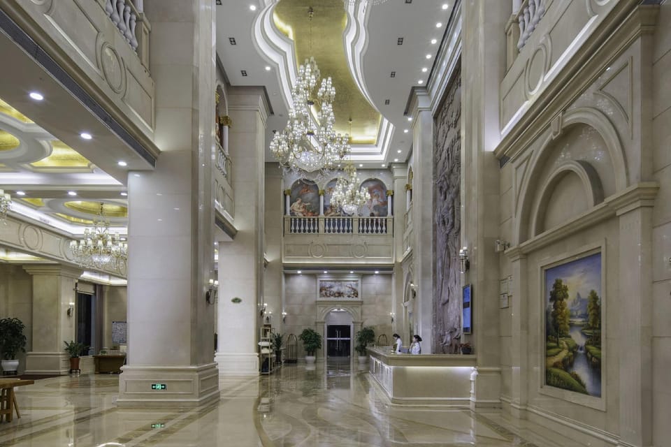 Vienna International Hotel Shenzhen Qianhai Happy Bay Hotel in Hong Kong