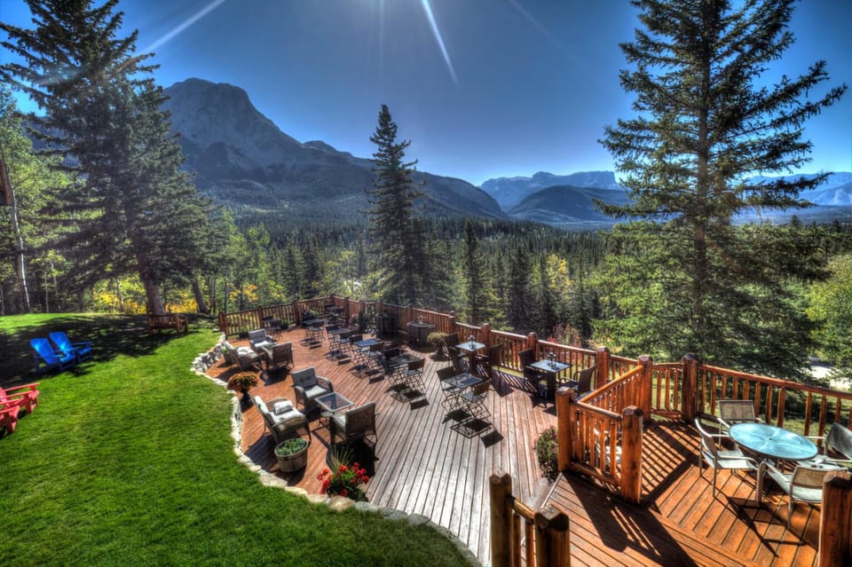 Overlander Mountain Lodge Lodge in Yellowhead County