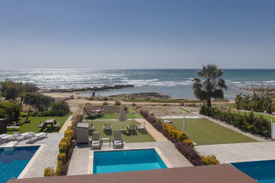 Villa Suri, Luxury Seafront Villa Resort in Sotira