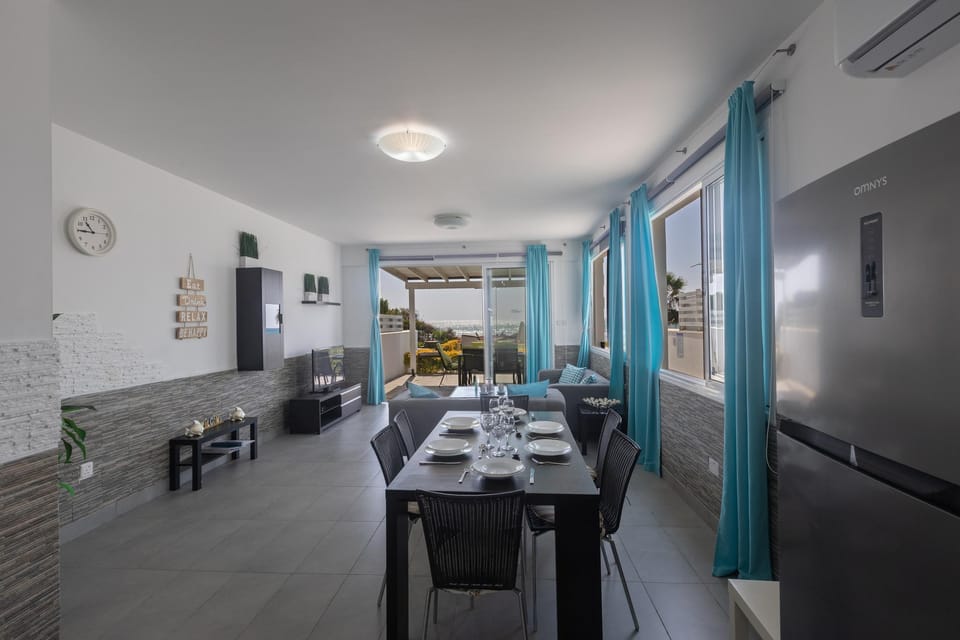 Villa Suri, Luxury Seafront Villa Resort in Sotira