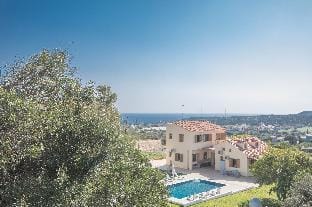 Entire house - 6 Bedroom villa with private pool in the area of Konnos Hotel in Protaras
