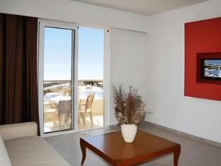 Emerald Hotel Apartment hotel in Kremasti