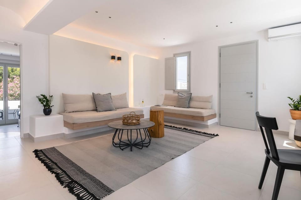 Quartano Suites by Heliessa, Adults Only Hotel in Naousa