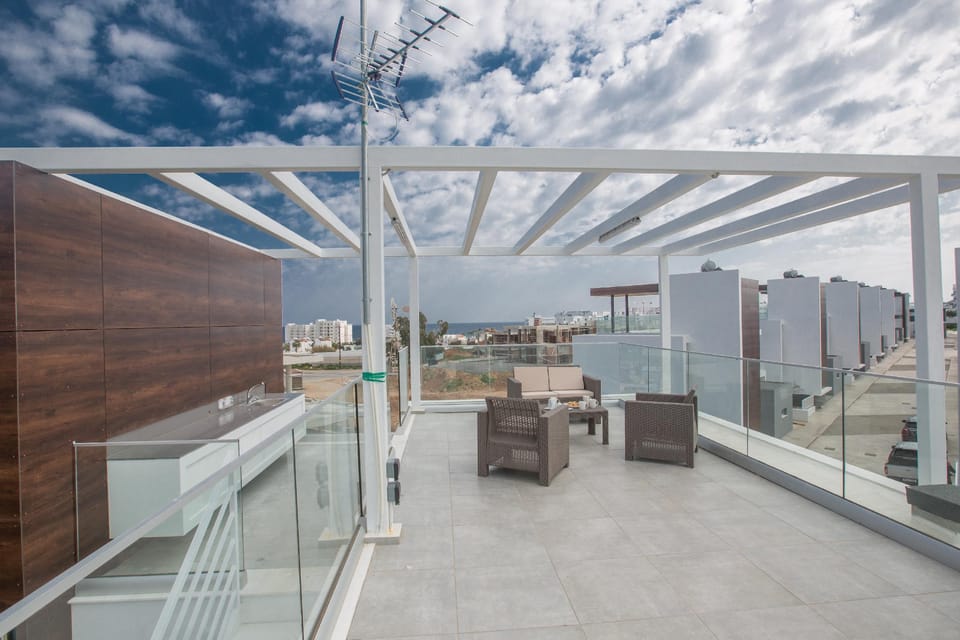 Villa Prol23, New and Modern 2bdr Protaras Villa with Pool, Close to the Beach Resort in Protaras