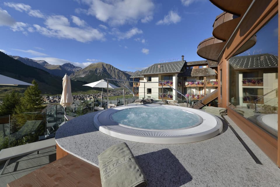Hot tub