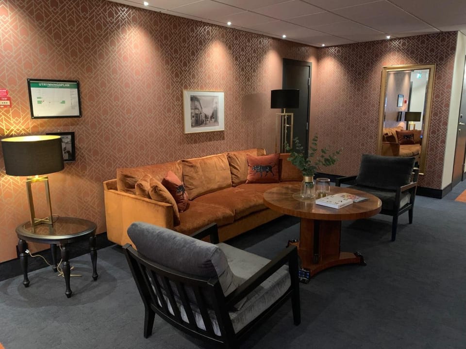 Shared lounge/TV area