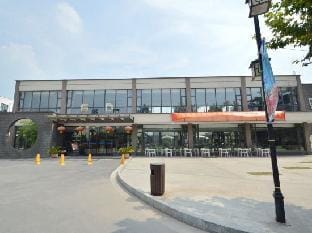 Beverly Hills Village Hotel in Nanjing