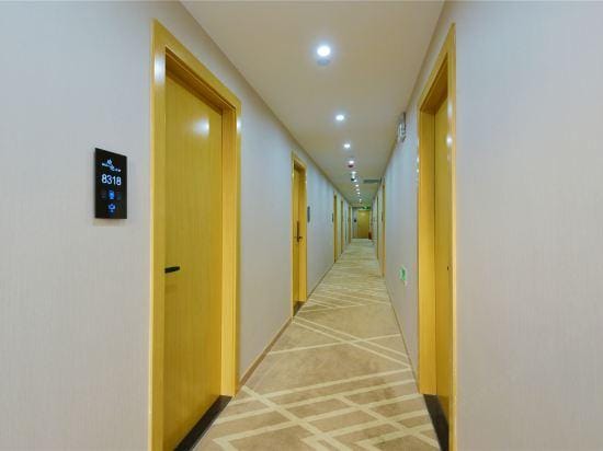 Luhe Business Hotel (Shanghai Fudi Vigor City Yuqiao Subway Station) Hotel in Shanghai
