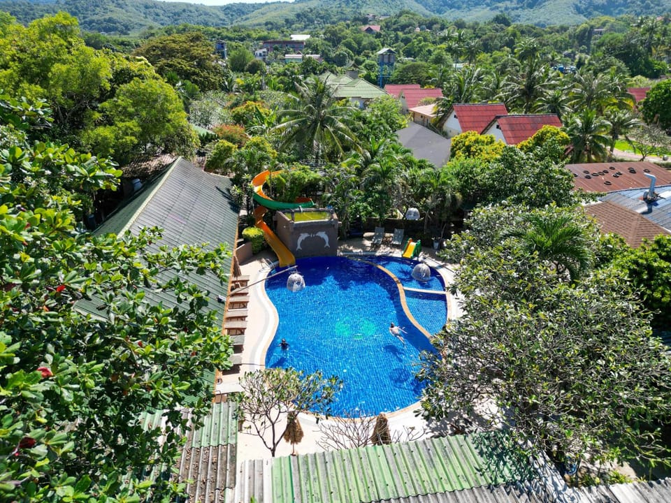 Swimming pool