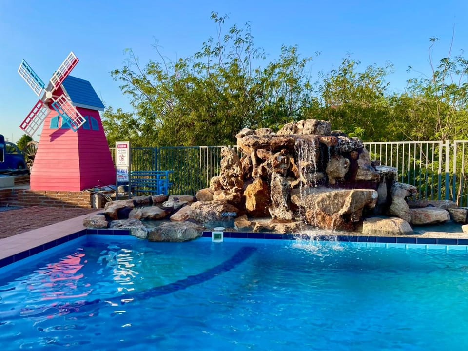 Swimming pool