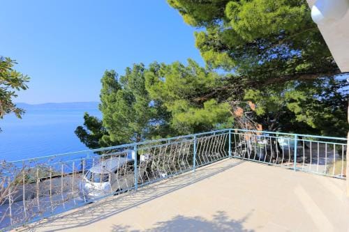 Rooms with a parking space Brela, Makarska - 17281 Hotel in Brela