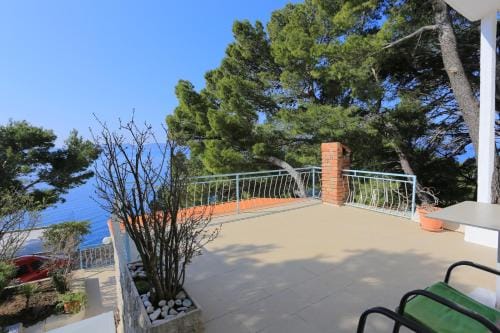 Rooms with a parking space Brela, Makarska - 17281 Hotel in Brela