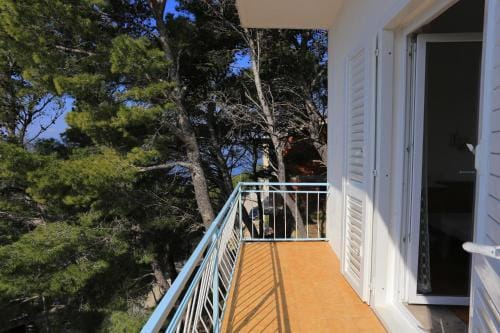 Rooms with a parking space Brela, Makarska - 17281 Hotel in Brela
